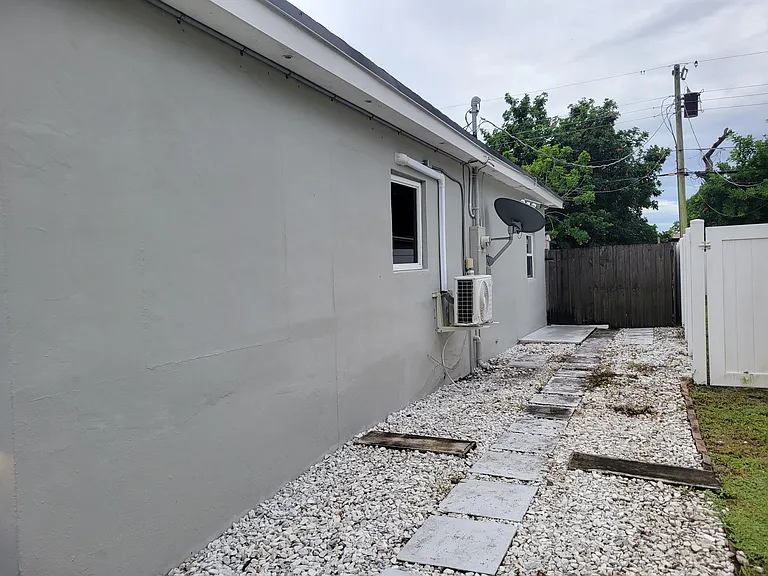 6930 SW 12th St — Photo 26