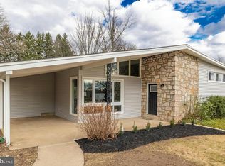 8305 Cobden Rd, Laverock, PA 19038