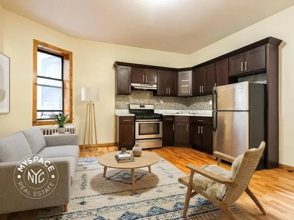 126 Graham Avenue image 1 of 6