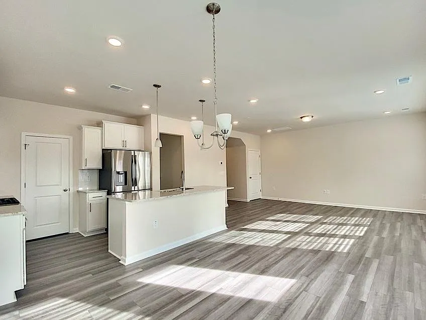 395 Glen Clova Dr — Photo 4