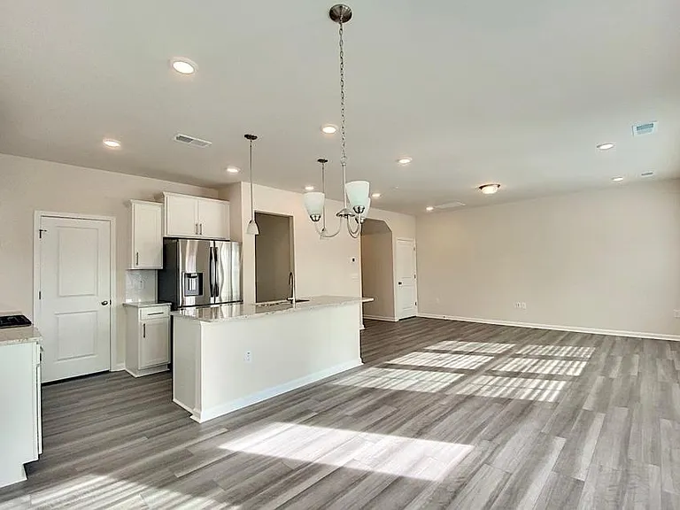 395 Glen Clova Dr — Photo 4
