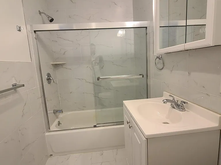 100 Griffith St #3L — Photo 16