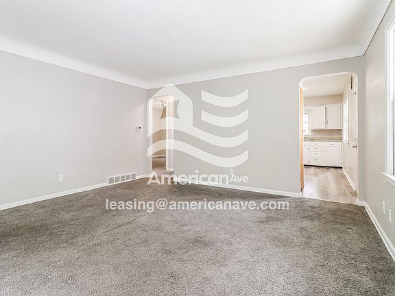 964422_005_living_room_4.jpg