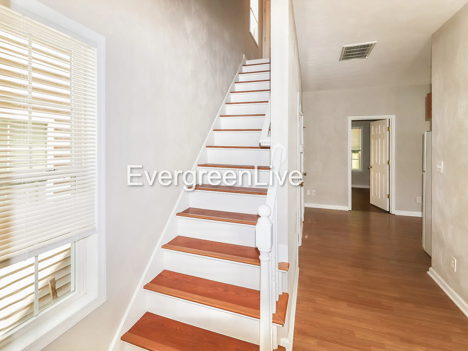 3 bed, 1.5 bath, 1181 sqft, $1,795 — Photo 2
