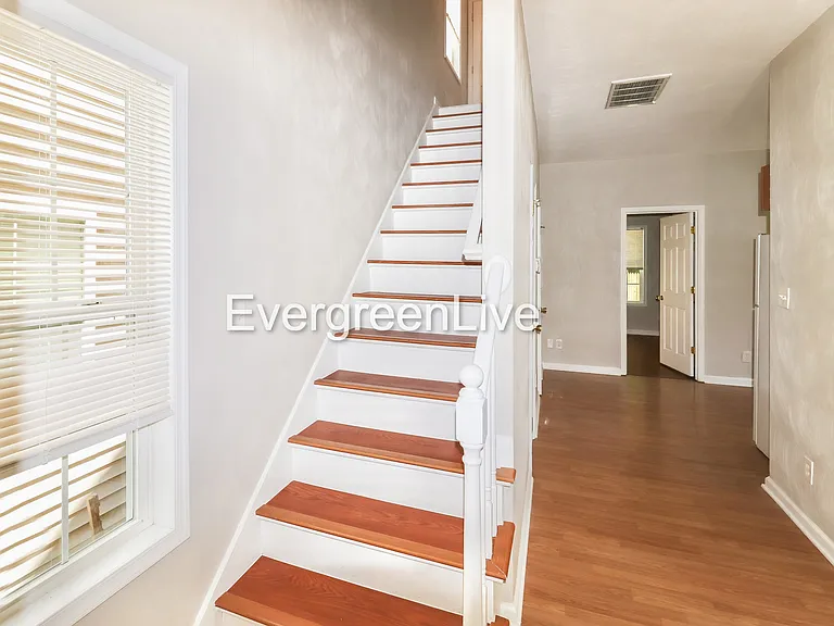 3018 Dunkirk Ave — Photo 2