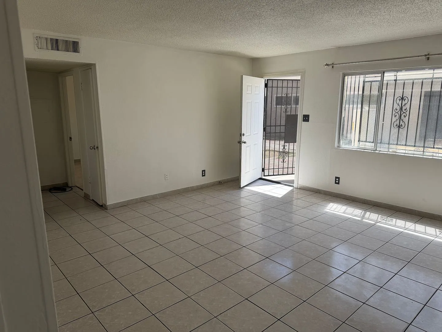 15th St. 370 — Photo 3