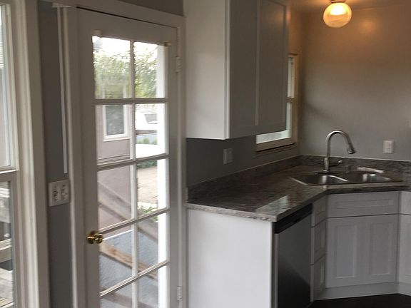 2nd image of 437 Yuba St