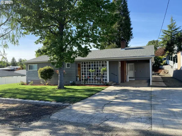 1642 NW Almond Ave, Roseburg, OR 97471