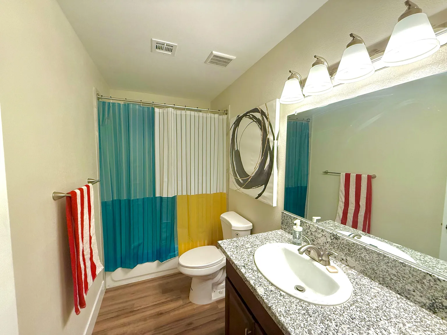 4 bed, 4.0 bath, 2430 sqft, $832 — Photo 4