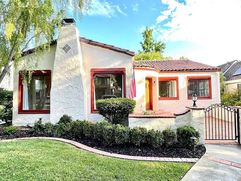 1127 Clark Way — Photo 2