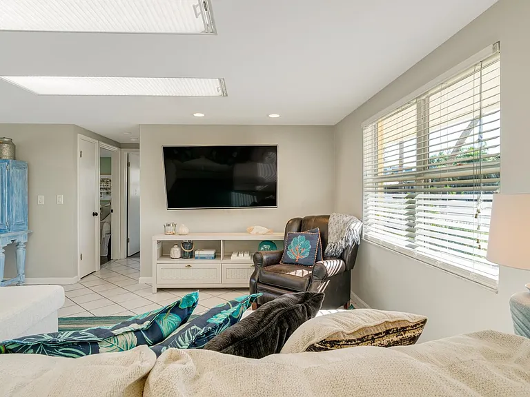 339 Avenida De Paradisio — Photo 10