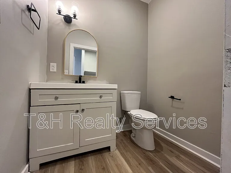 118 W 23rd St — Photo 20