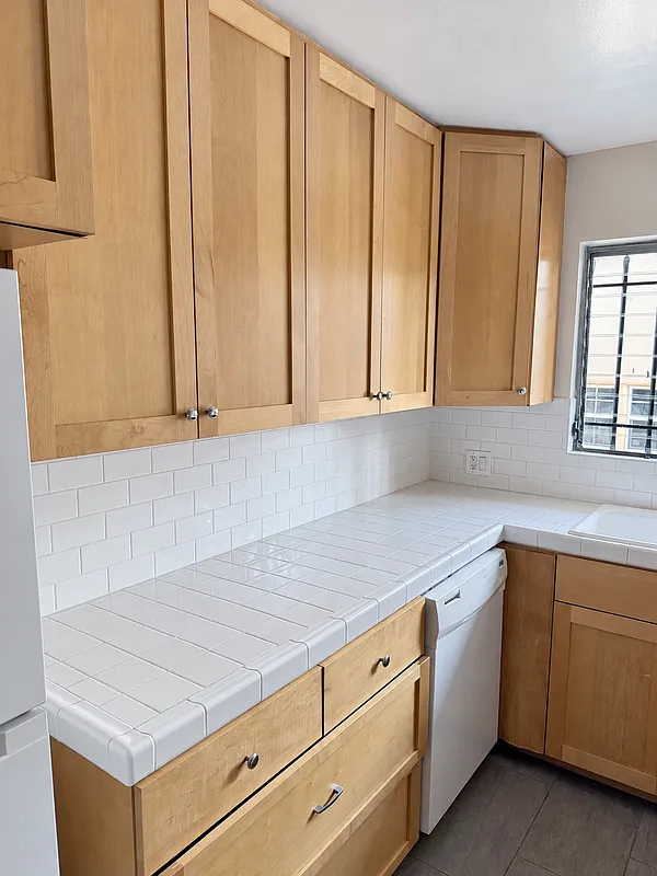 1 bed, 1.0 bath, 930 sqft, $2,295 — Photo 2