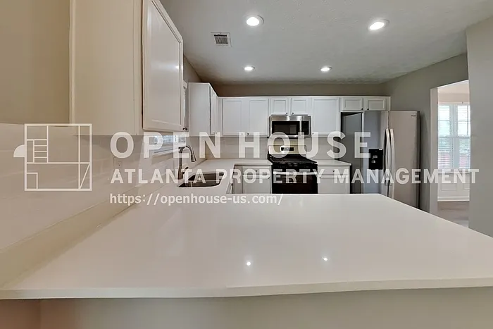 2940 Storybook Ln — Photo 4