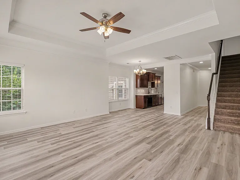 1046 Hemlock Dr — Photo 15