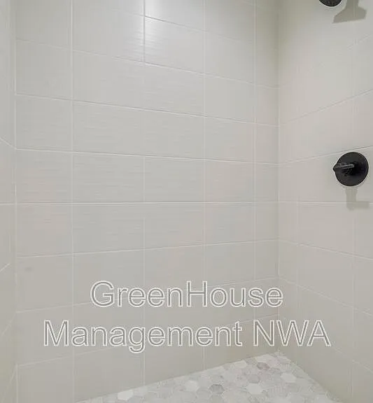 627 SW C St — Photo 18