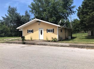 109 S Randolph St, Higbee, MO 65257