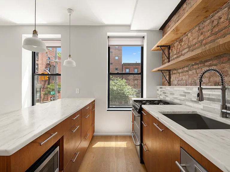546 Court St #2 — Photo 4