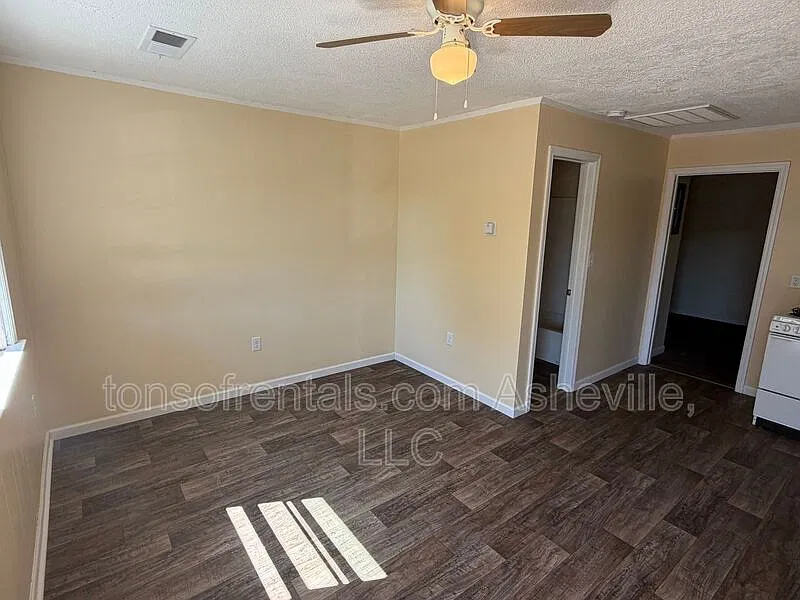 1 bed, 1.0 bath, $750 — Photo 3
