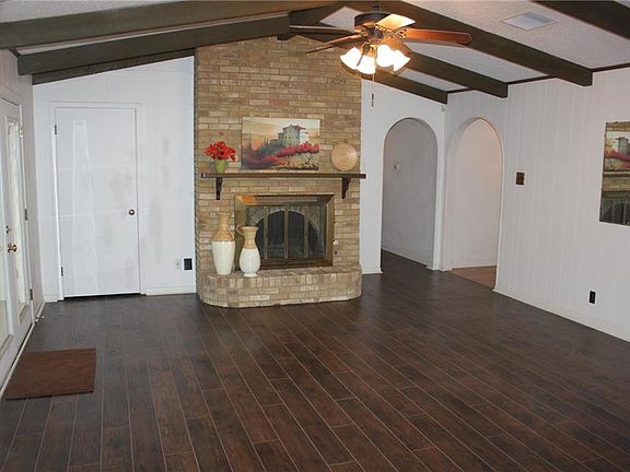 2nd image of 1839 E Cedar Elm Dr