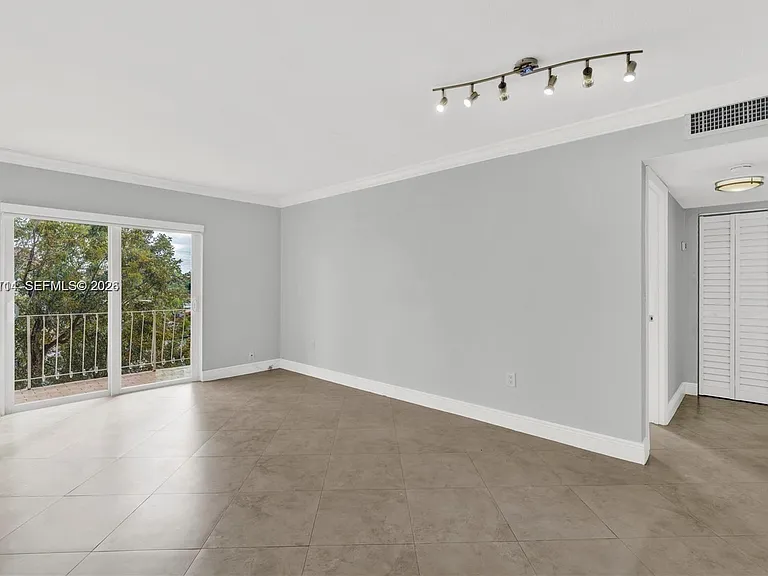6200 W Flagler St #301 — Photo 5