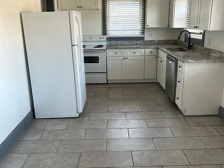 1110 Valley Ave — Photo 6