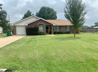 706 E 13th St, Hooks, TX 75561
