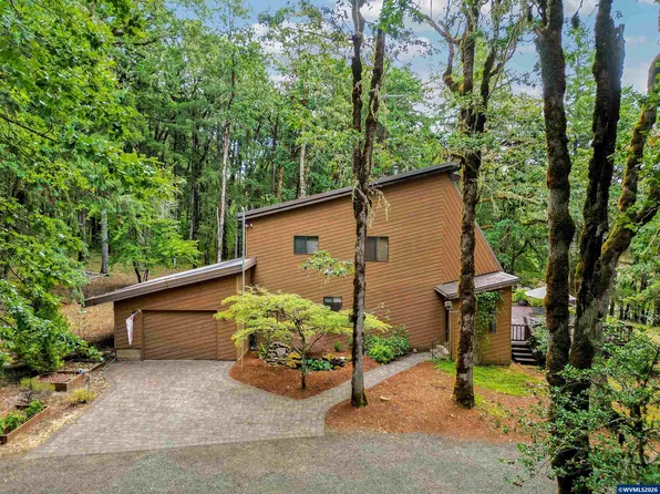 375 Pioneer Rd, Dallas, OR 97338