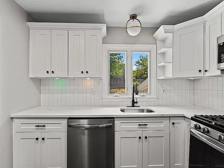 4 bed, $4,050 — Photo 4