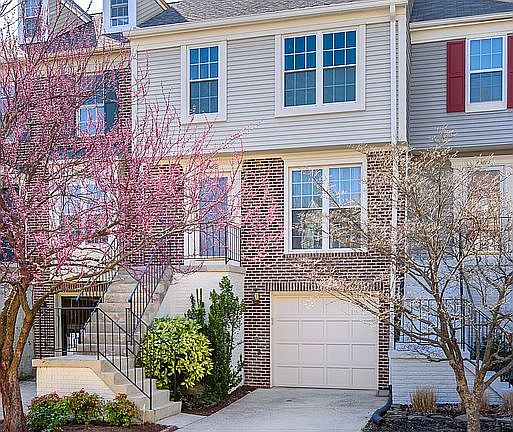 3rd image of 45608 Whitcomb Sq