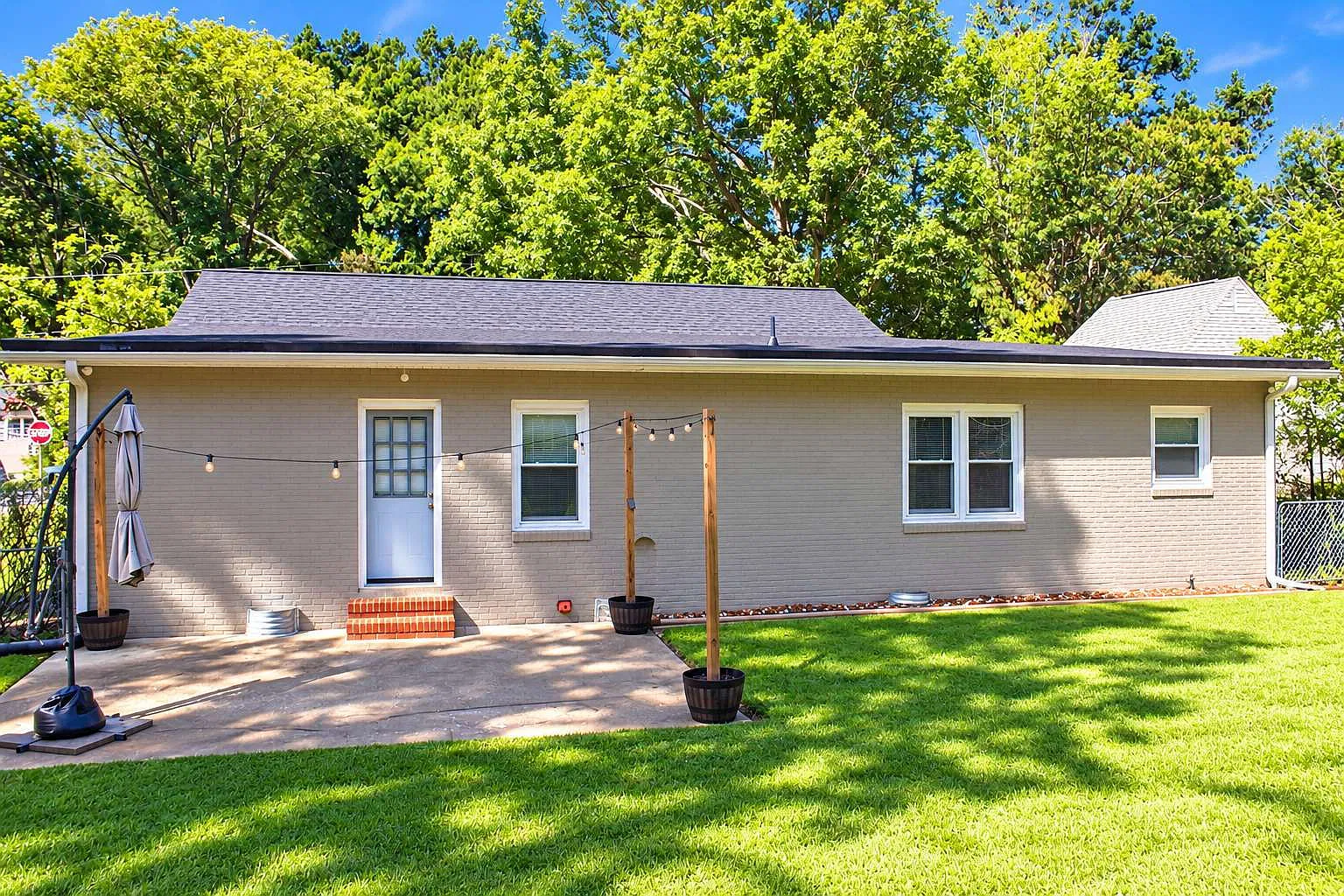 3 bed, 2.0 bath, 1883 sqft, $2,000 — Photo 3