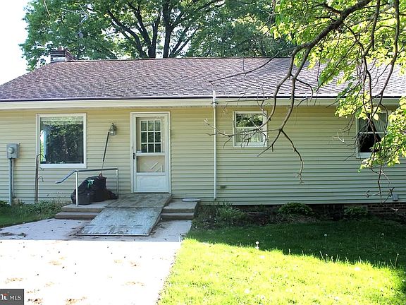 4th image of 885 Mount Wilson Rd