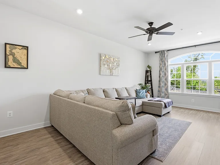 4915 Crest View Dr — Photo 21