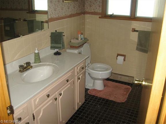 4th image of 5877 Cherrywood Dr