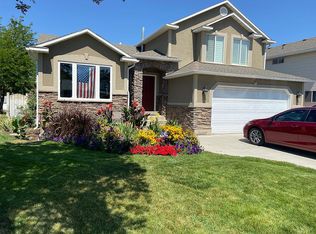 382 W Creekside Ln, Kaysville, UT 84037