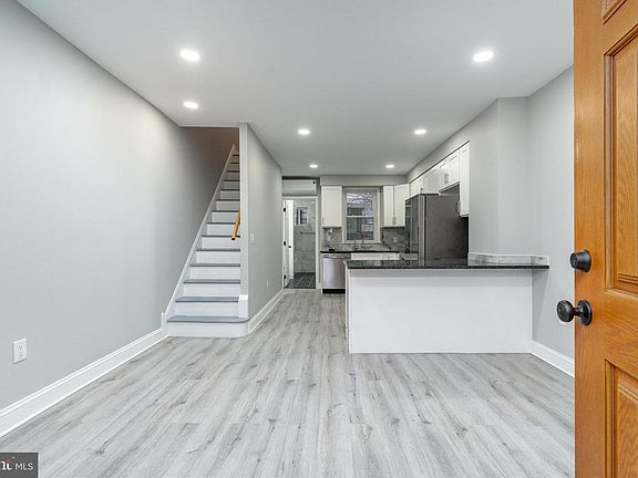 2nd image of 5208 Glenloch St