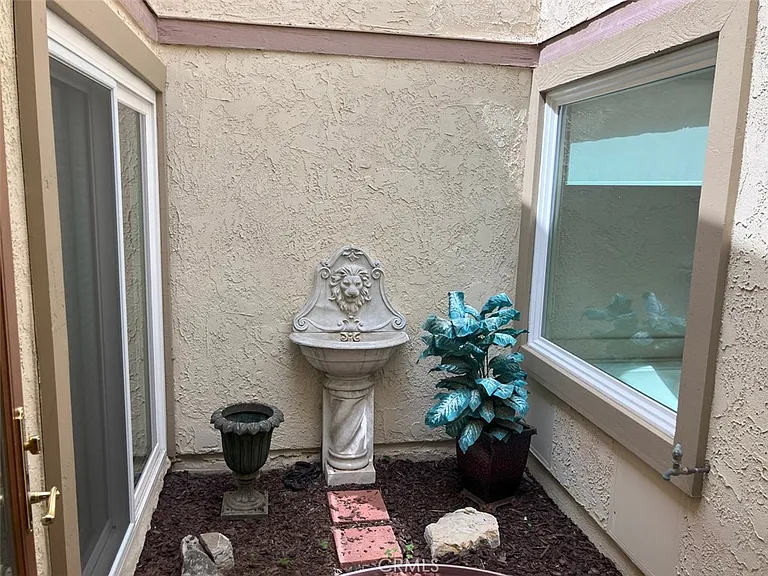 99 Hilltop Cir — Photo 10