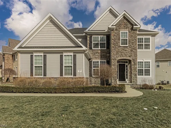 347 Glasgow Dr, Cleveland, OH 44143