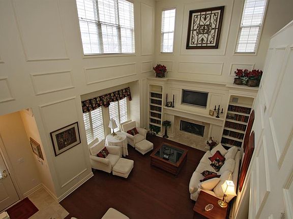4th image of 742 Charlotte Pl