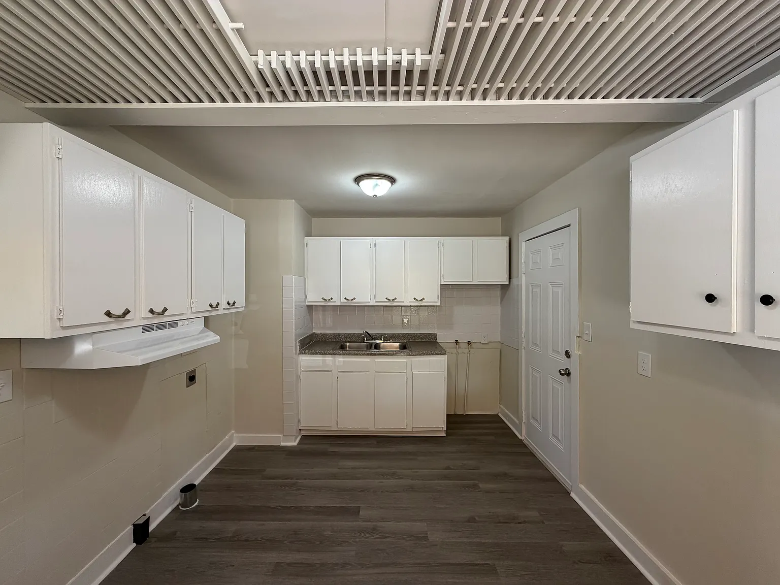 3 bed, 770 sqft, $1,200 — Photo 4