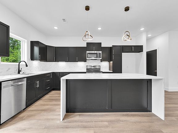 4th image of 30 Rockhill Ln