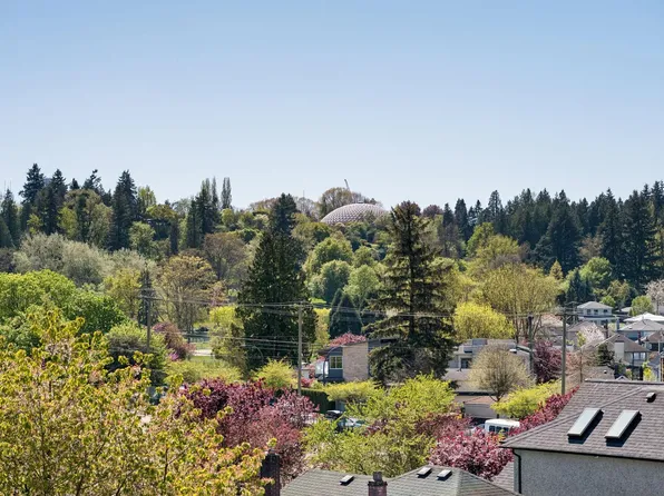 90 King Edward Ave W #211, Vancouver, BC V5Y 2H6