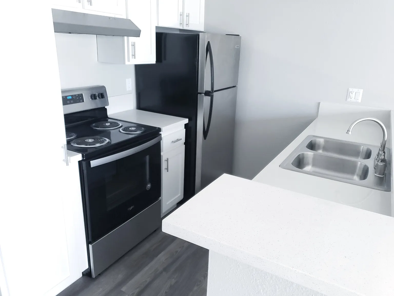 2 bed, 1.5 bath, 964 sqft, $2,750 — Photo 3