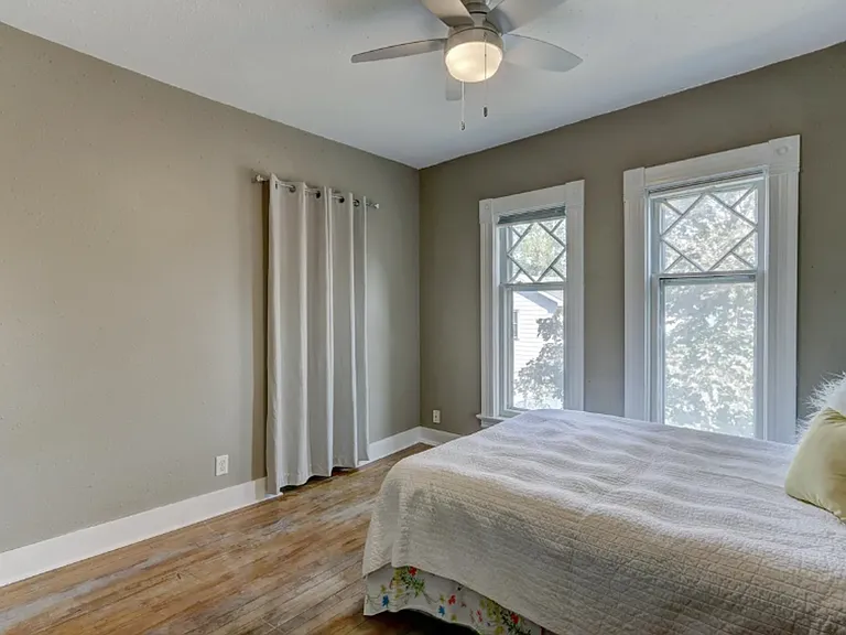 511 W Wisconsin St — Photo 30