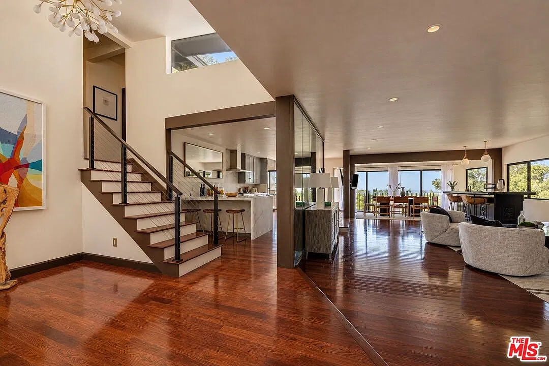 3 bed, 3.0 bath, 2096 sqft, $9,500 — Photo 3