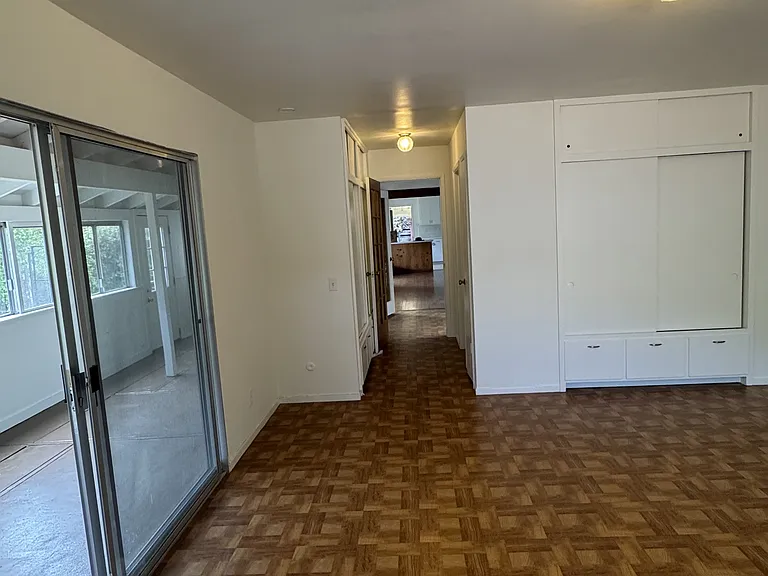221 The Alameda — Photo 18