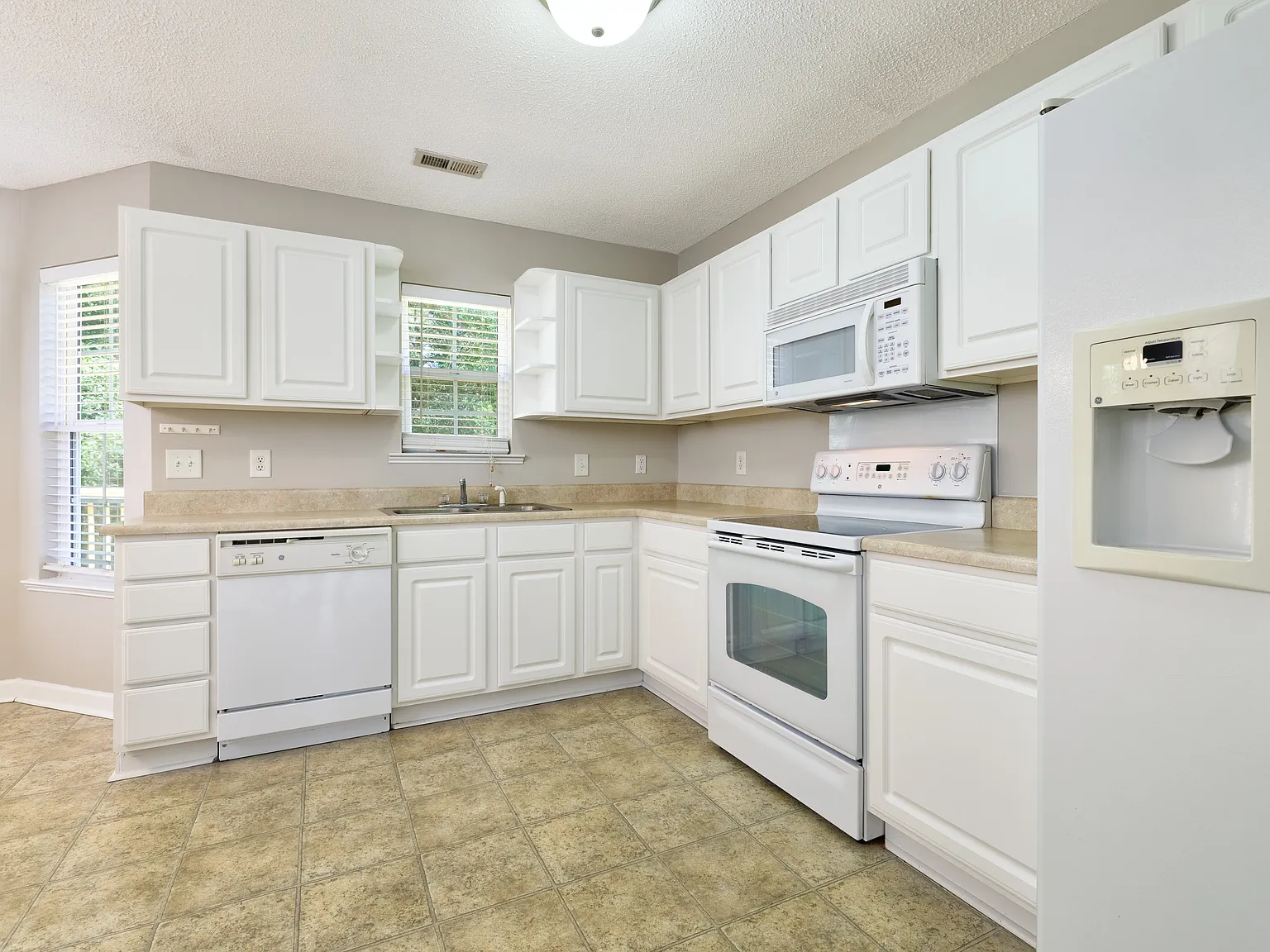 3 bed, $1,475 — Photo 3