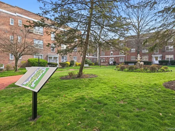 221 Middle Neck #F6, Great Neck, NY 11021