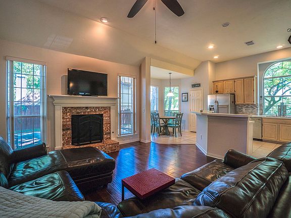 4th image of 2700 Thorndale Cir
