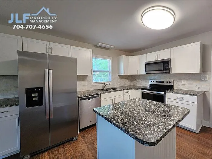 2 bed, 1.0 bath, 855 sqft, $1,295 — Photo 4